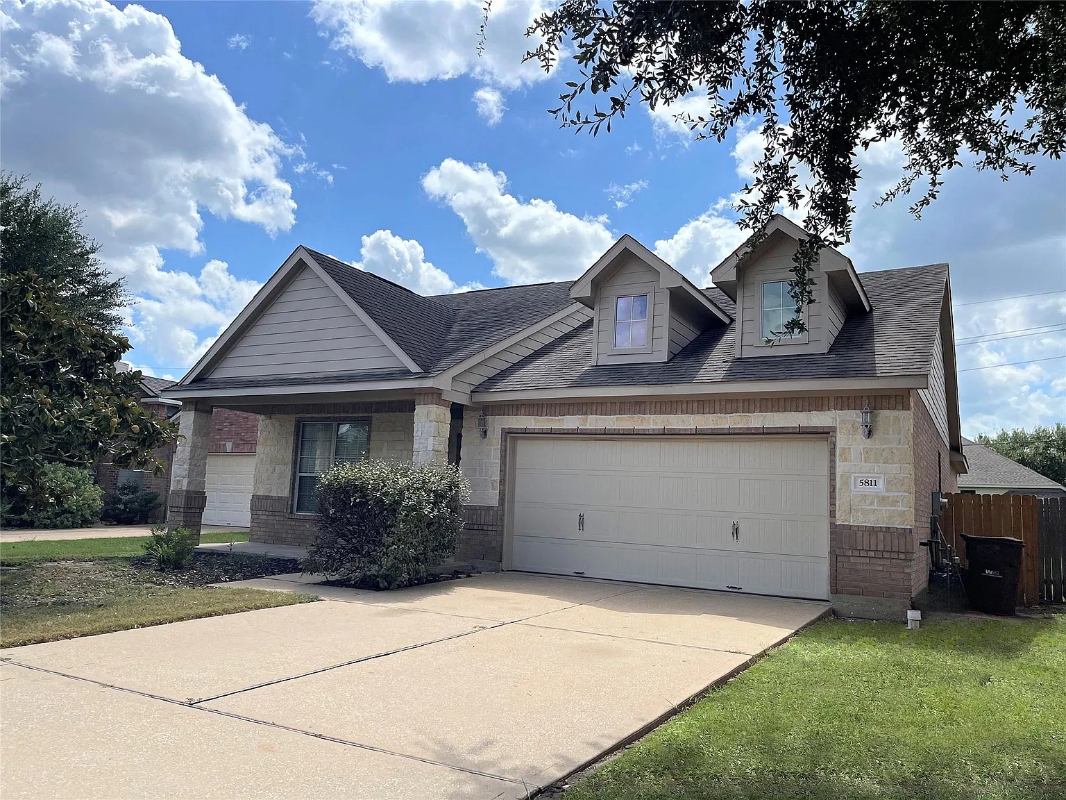4 bed, 2.0 bath, 1829 sqft, $2,000 — Photo 3