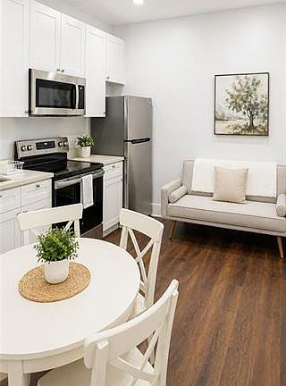 5th image of 2021 Saint Charles Ave #1A