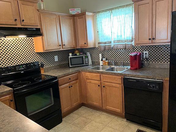 3rd image of 150 Hood Park Dr