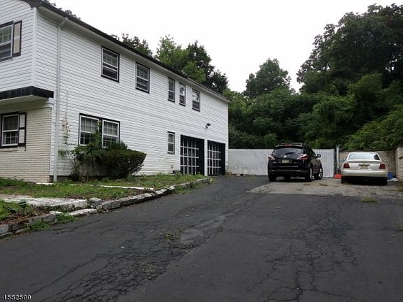 3rd image of 333 Central Ave