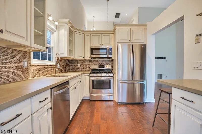 3 bed, 2.5 bath, $3,700 — Photo 4