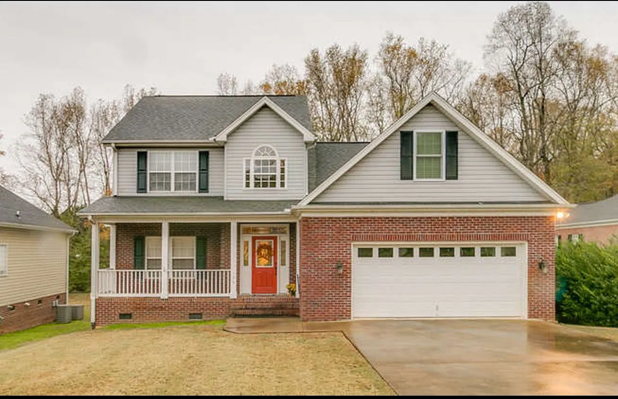 3 bed, 2.5 bath, 2300 sqft, $2,750 — Photo 1