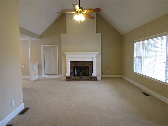4th image of 330 Red Fox Dr