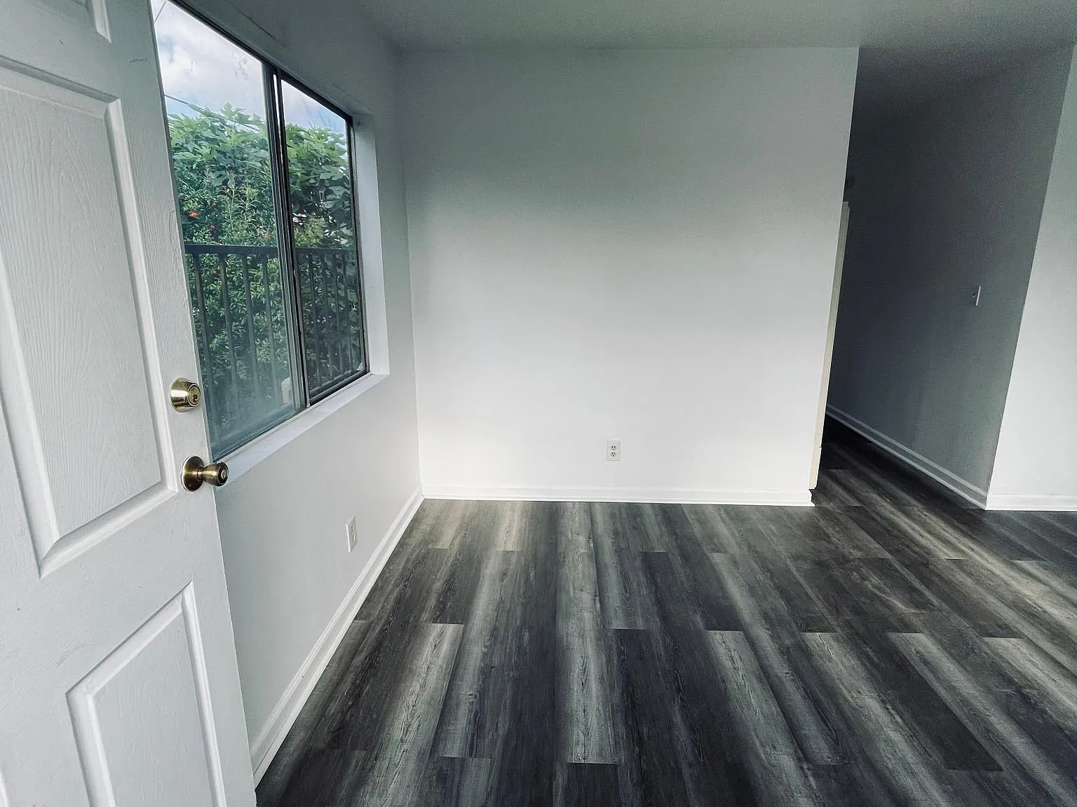 2 bed, 750 sqft, $2,400 — Photo 1