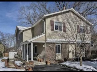 211 Summers Ct, Sterling, VA 20164