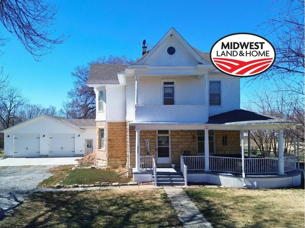 203 S East St, Oketo, KS 66518
