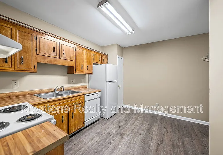 704 Peachers Dr — Photo 5