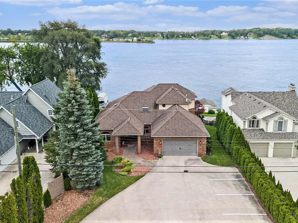 1235 River Rd, Saint Clair, MI 48079