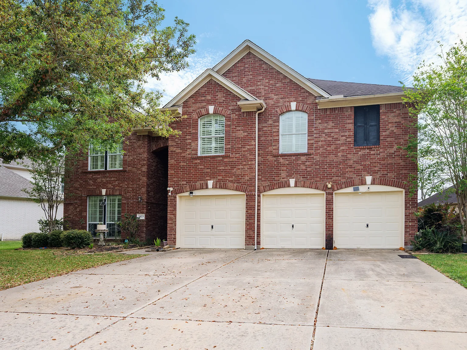 5 bed, 3.5 bath, 4125 sqft, $3,550 — Photo 1