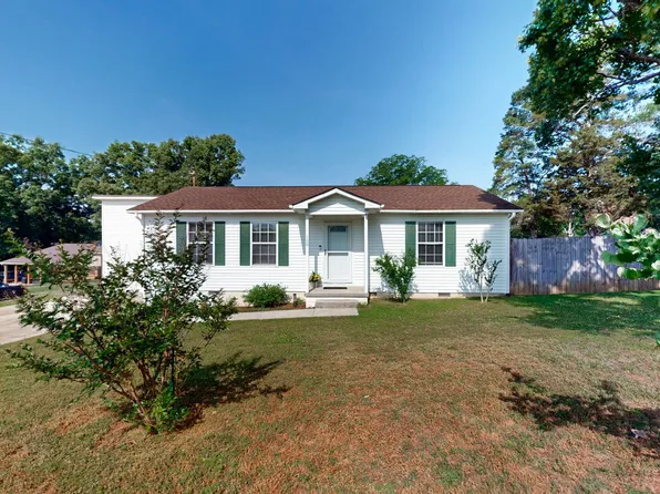 100 Waggoner St, Decherd, TN 37324