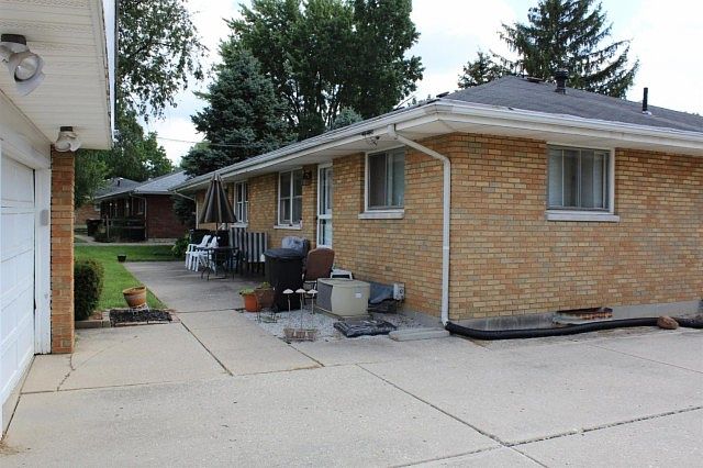 2nd image of 4932 Holiday Dr