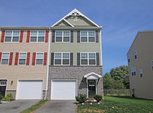 827 Admirals Quay Dr, Mechanicsburg, PA 17050