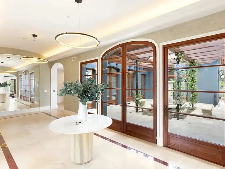 Formal entryway covered in elegance