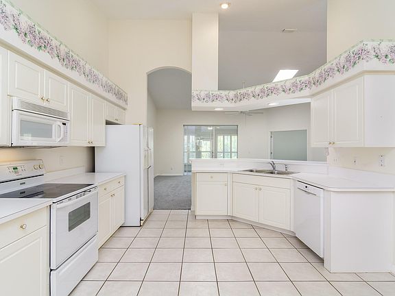 5th image of 7669 Candlewick Dr