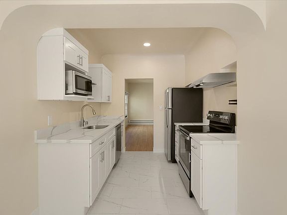 4th image of 530 Webster St APT 15