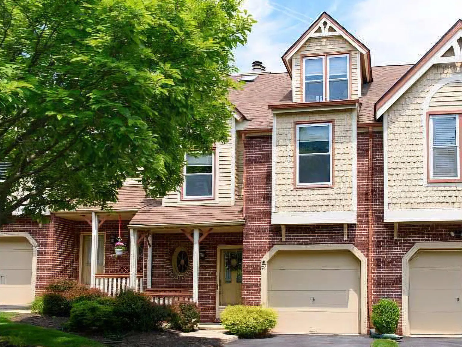 4 bed, 2.5 bath, 2446 sqft, $3,500 — Photo 1