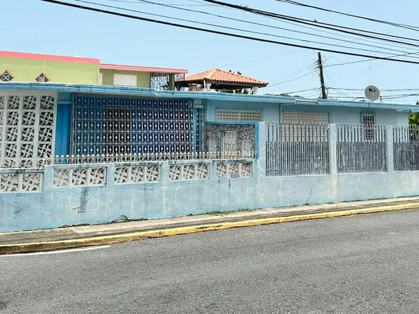 A 22 Calle Vendig, Manati, PR 00674
