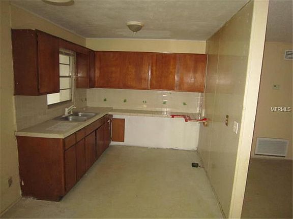 5th image of 1332 Lakecrest Dr