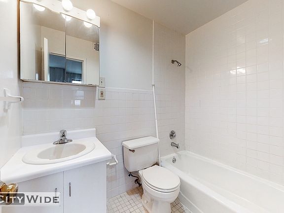 4th image of 235 E 53rd St #4M