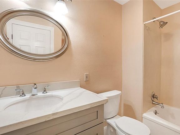 2nd image of 4709 Loveland St