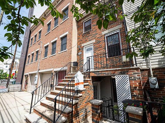 4th image of 360.5 4th St
