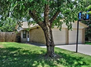 2144 Goodrich Dr, Moore, OK 73170