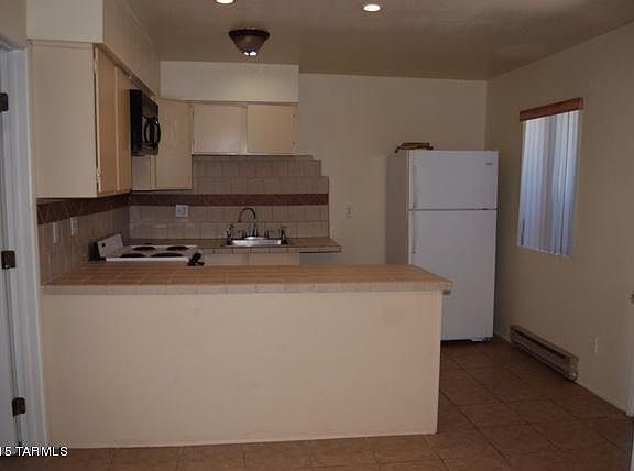 3rd image of 3719 E Blacklidge Dr
