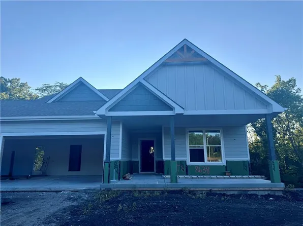8646 Eagle Creek Dr, De Soto, KS 66018