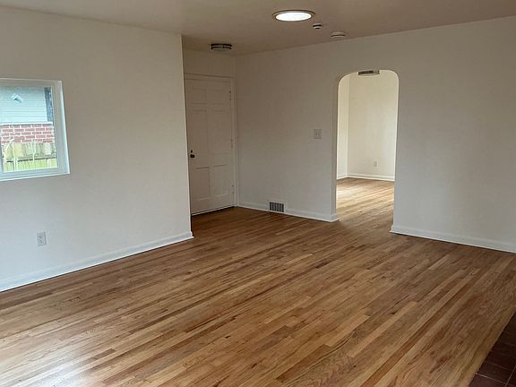4th image of 9505 44th Ave NE #1