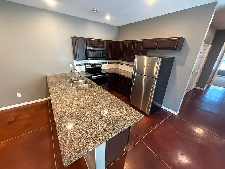 5269 N Cypress Cir — Photo 3