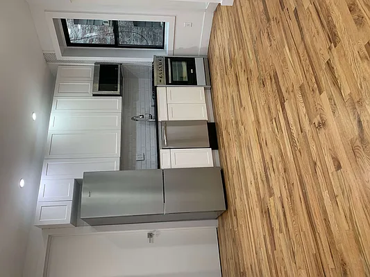 Rented by CITY SKYLINE REALTY INC | media 30