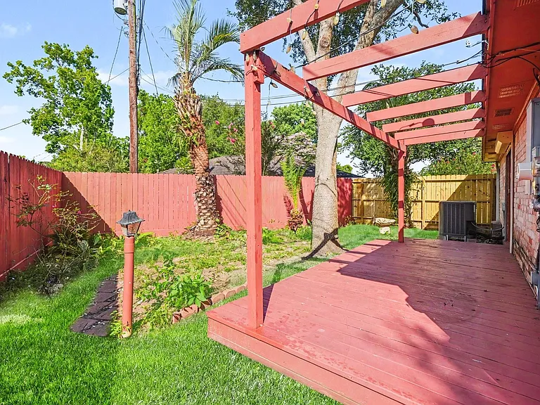 519 Orleans St — Photo 15