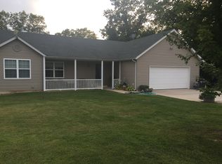 520 Panama Ave, Sorento, IL 62086