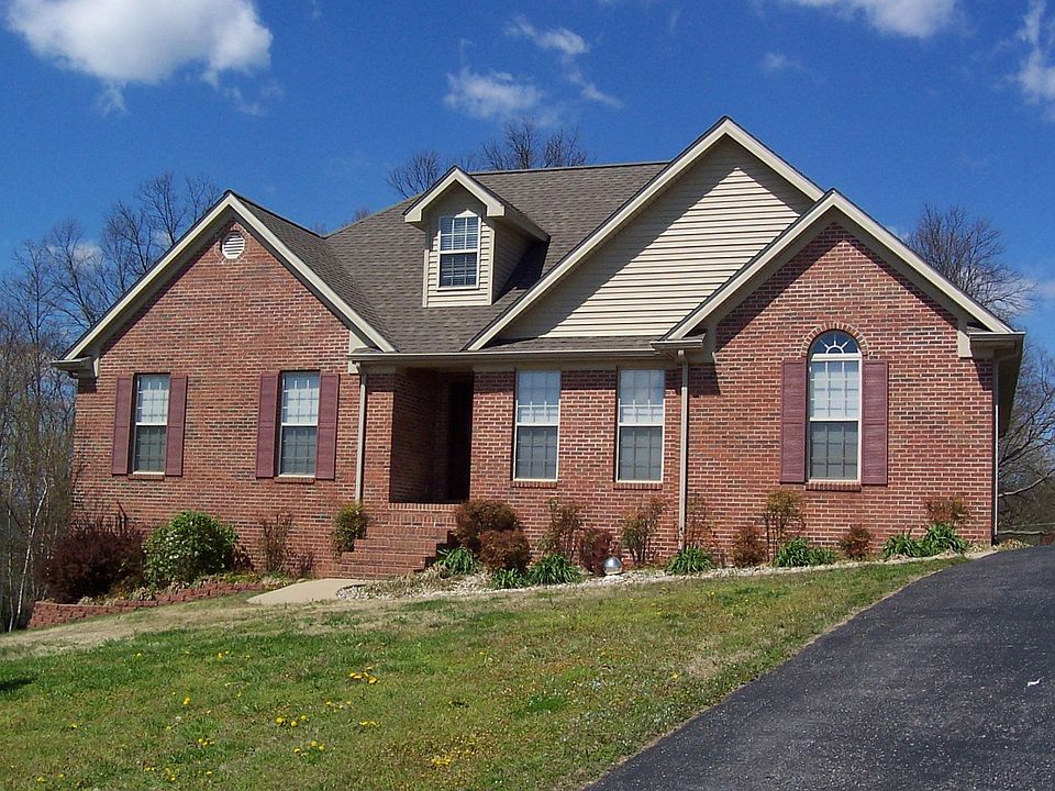 1st image of 136 Pebble Dr