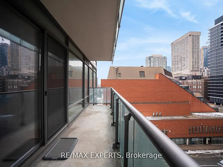 18 Yorkville Ave S #903 — Photo 12