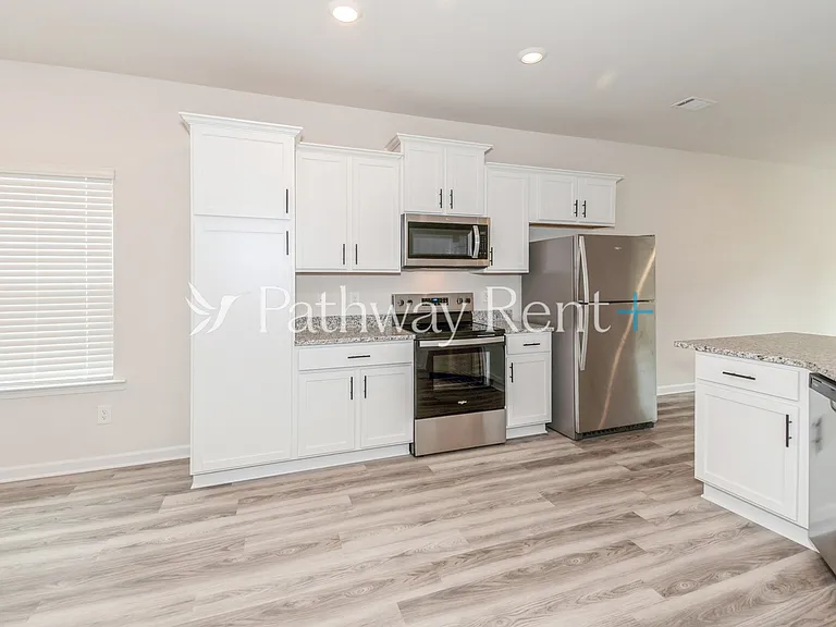 603 Mackenzie Cv — Photo 5