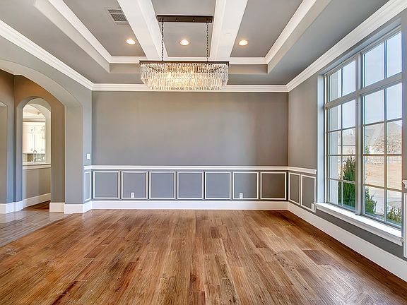 2nd image of 901 Palos Verdes Trl