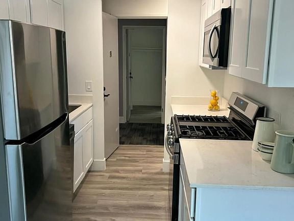 2nd image of 7250 N Western Ave APT 510