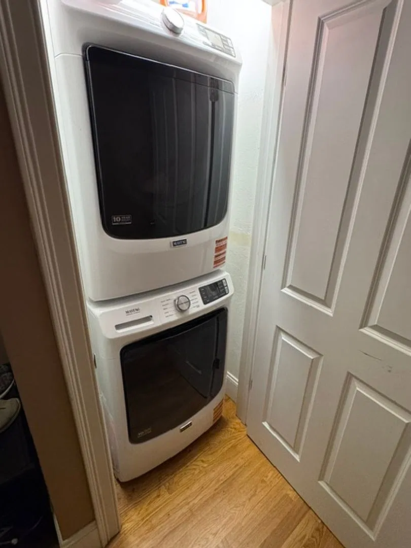No Fee! Renovated Brookline 4 Bed/2 Bath With Central Air, W/D In Unit! — Photo 4