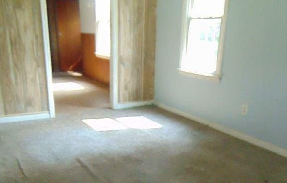 3rd image of 22316 Puritan St