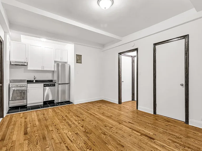 208 W 23rd St #408 — Photo 3