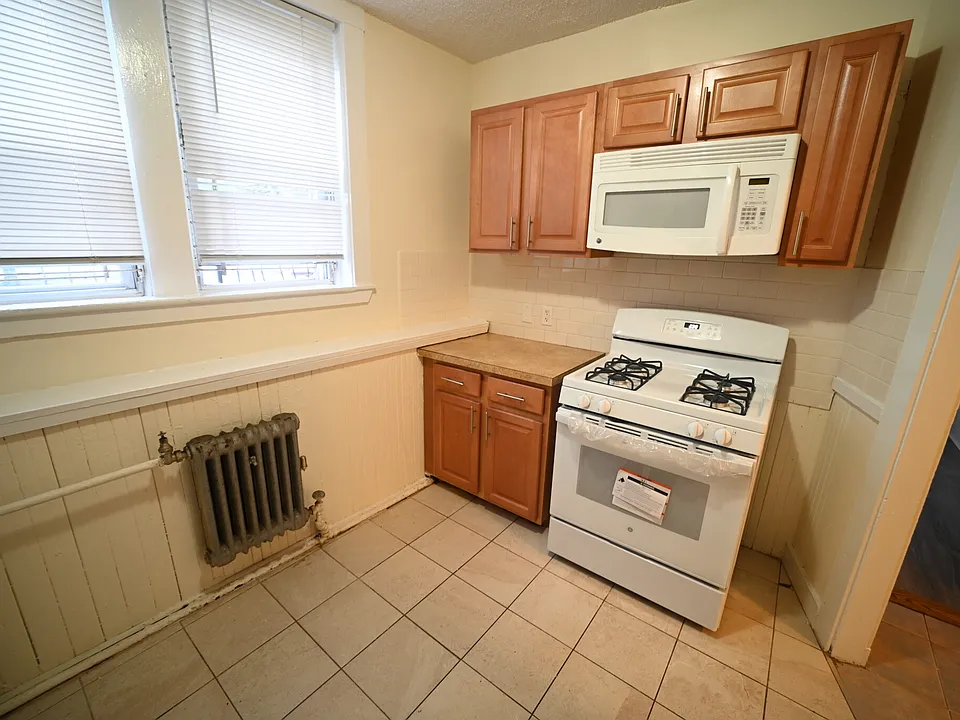 524 Cambridge St #1