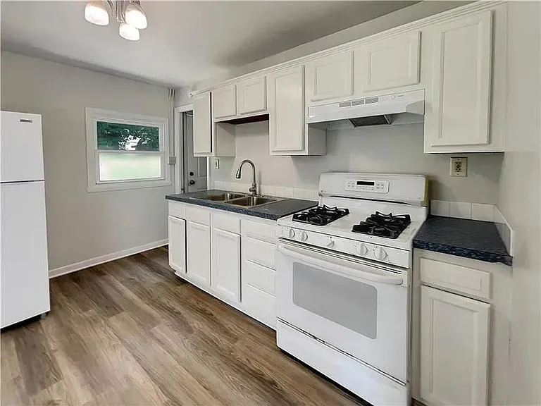 1202 Clifton Ave — Photo 6