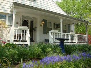 12924 Victoria Ave, Huntington Woods, MI 48070