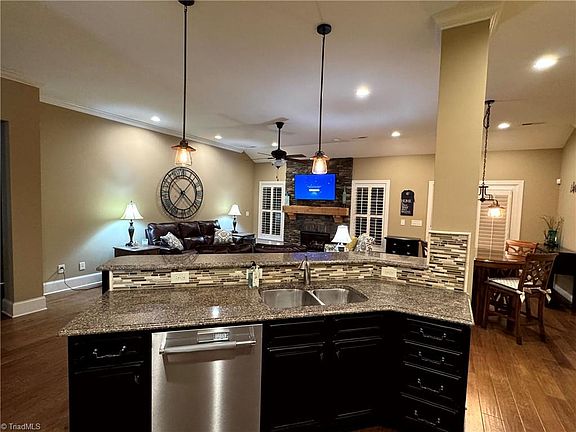 3rd image of 5563 Foxgate Cir