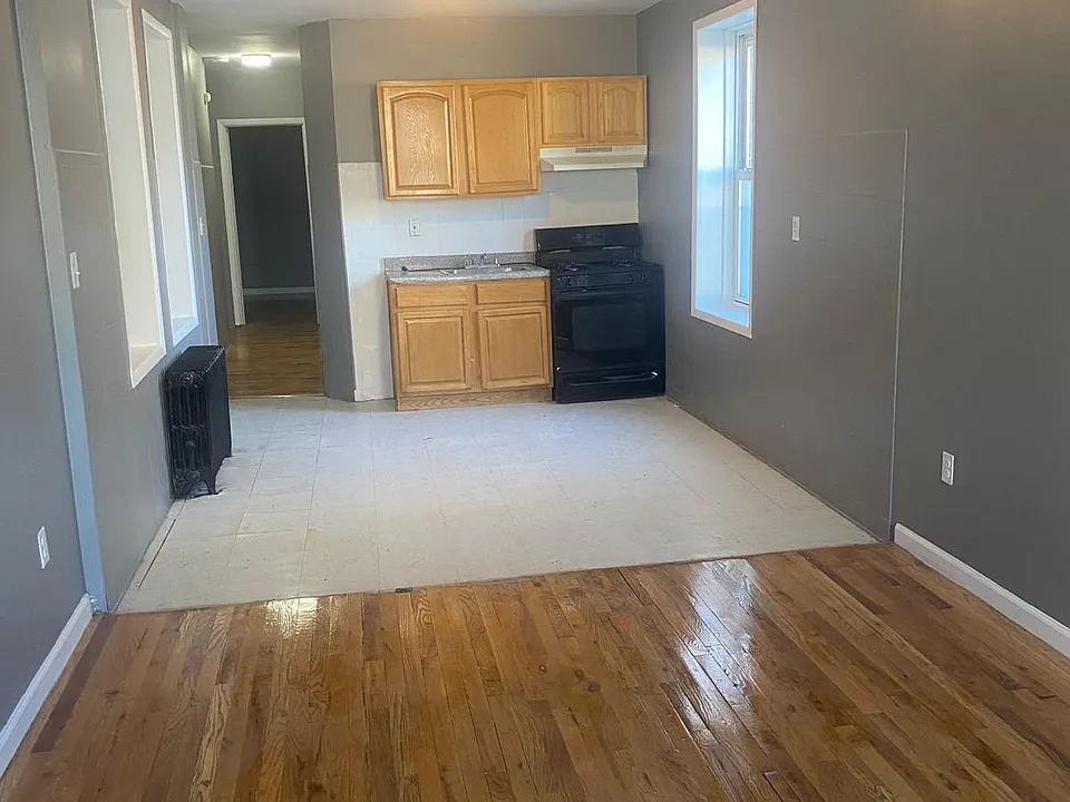76 N 9th St #17