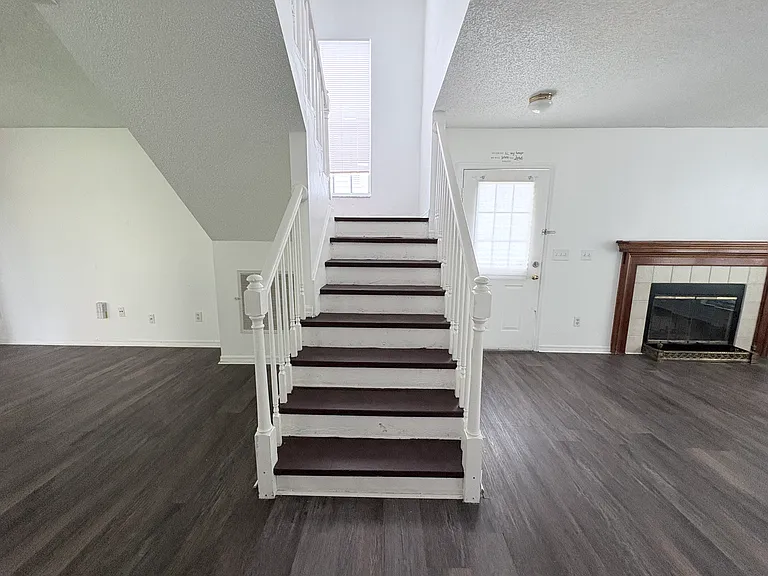 1019 Kelsey Ave — Photo 7