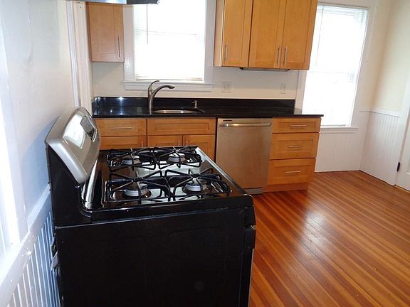 4th image of 58 Berwick St #1