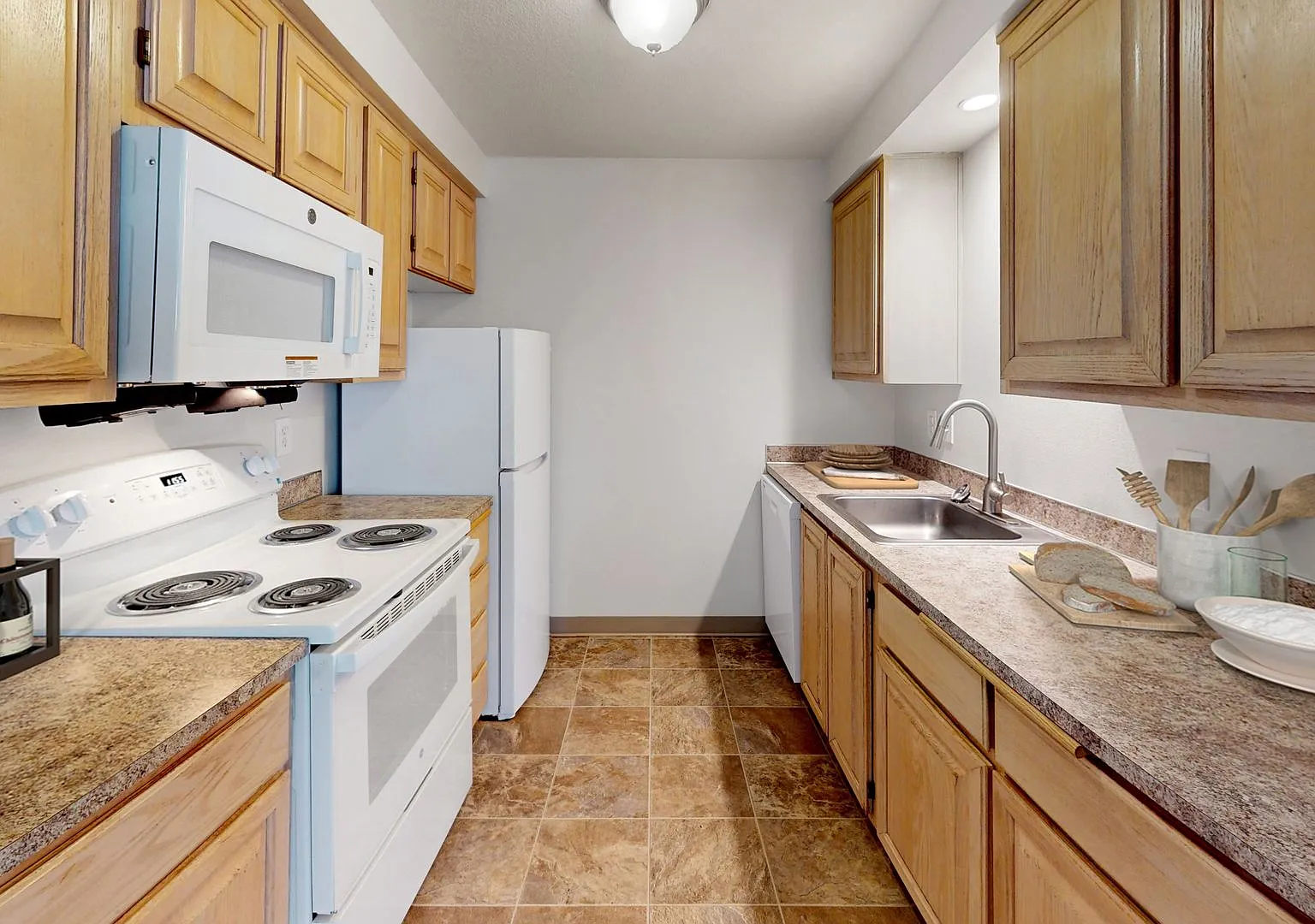 Spacious 2 Bedroom Blocks from Downtown Salem! Washer/Dryer included! Mini Split Heating/Air Cond... — Photo 4