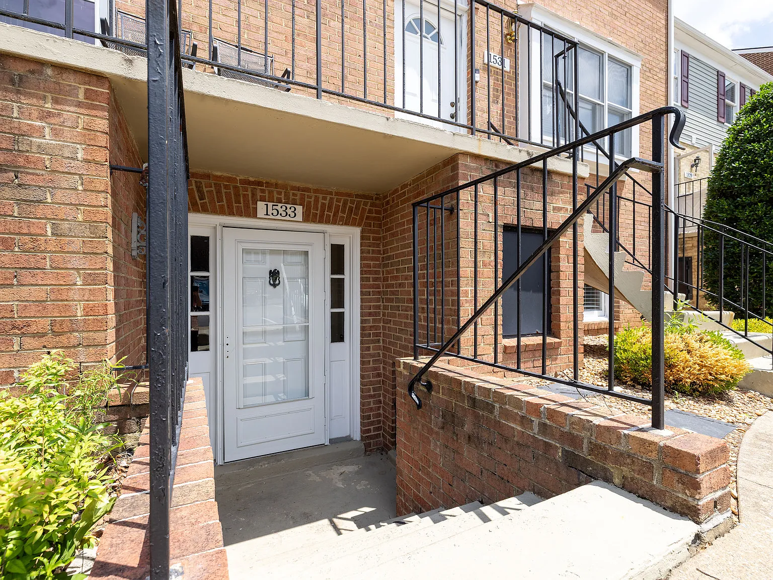 3 bed, 1215 sqft, $2,000 — Photo 1